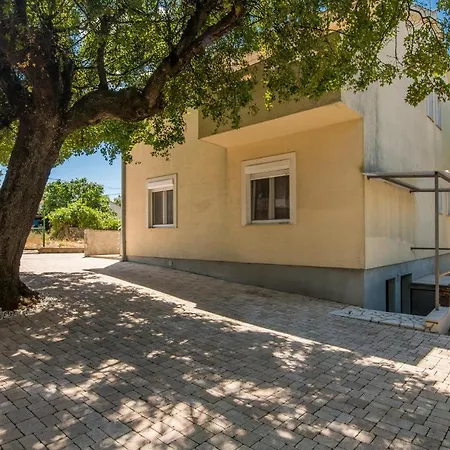 Cozy In Dubasnica Apartman *