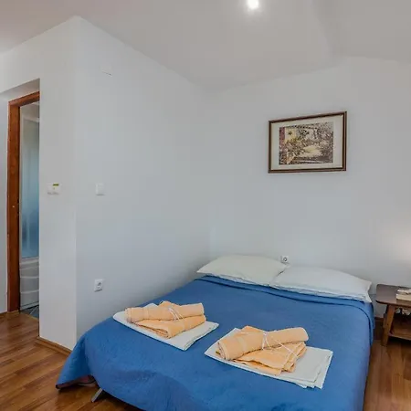 Apartment In Dubasnica With Kitchen Malinska