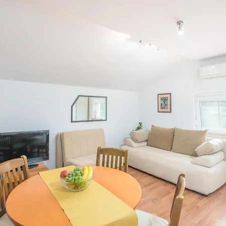 Apartment In Dubasnica With Kitchen *