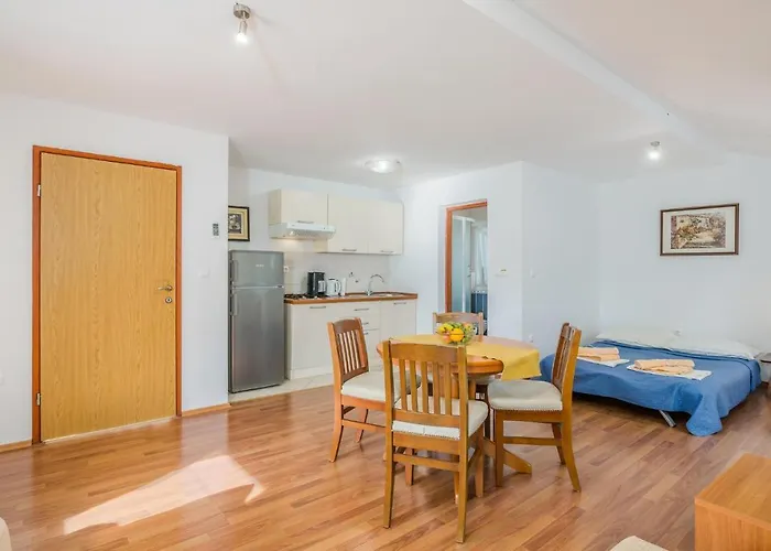 Cozy In Dubasnica Apartment *